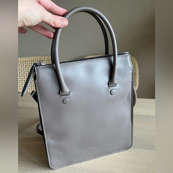 DELAROQ // Troisième tote bag crossbody leather purse in Shroom - Picture 10 of 16